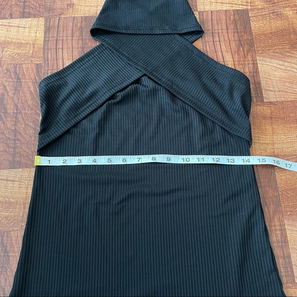 CrissCross Crop Top - Picture 4 of 6